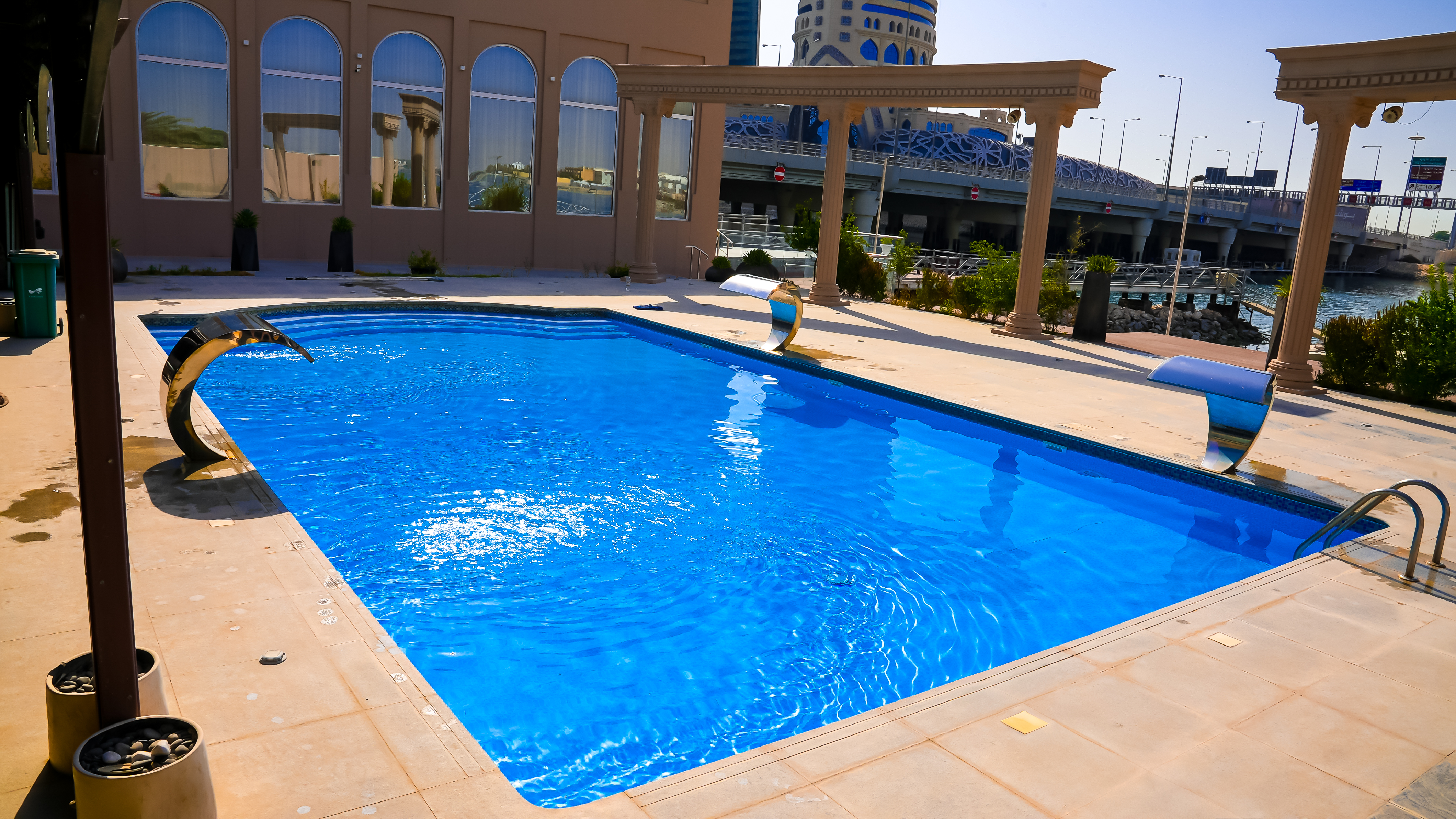 تصميم وبناء برك السباحة الخرسانية
